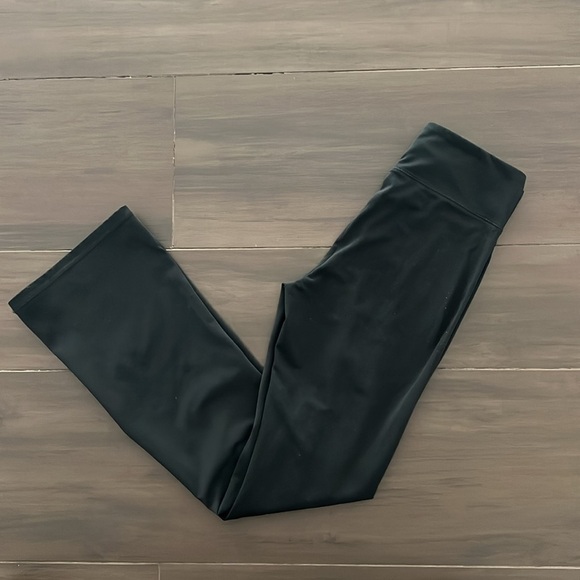 Abercrombie Kids Black Flare Leggings - Picture 2 of 4